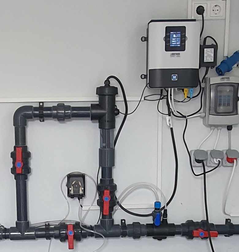 Salzelektrolyseanlage mit pH-, Redox- und Filtersteuerung