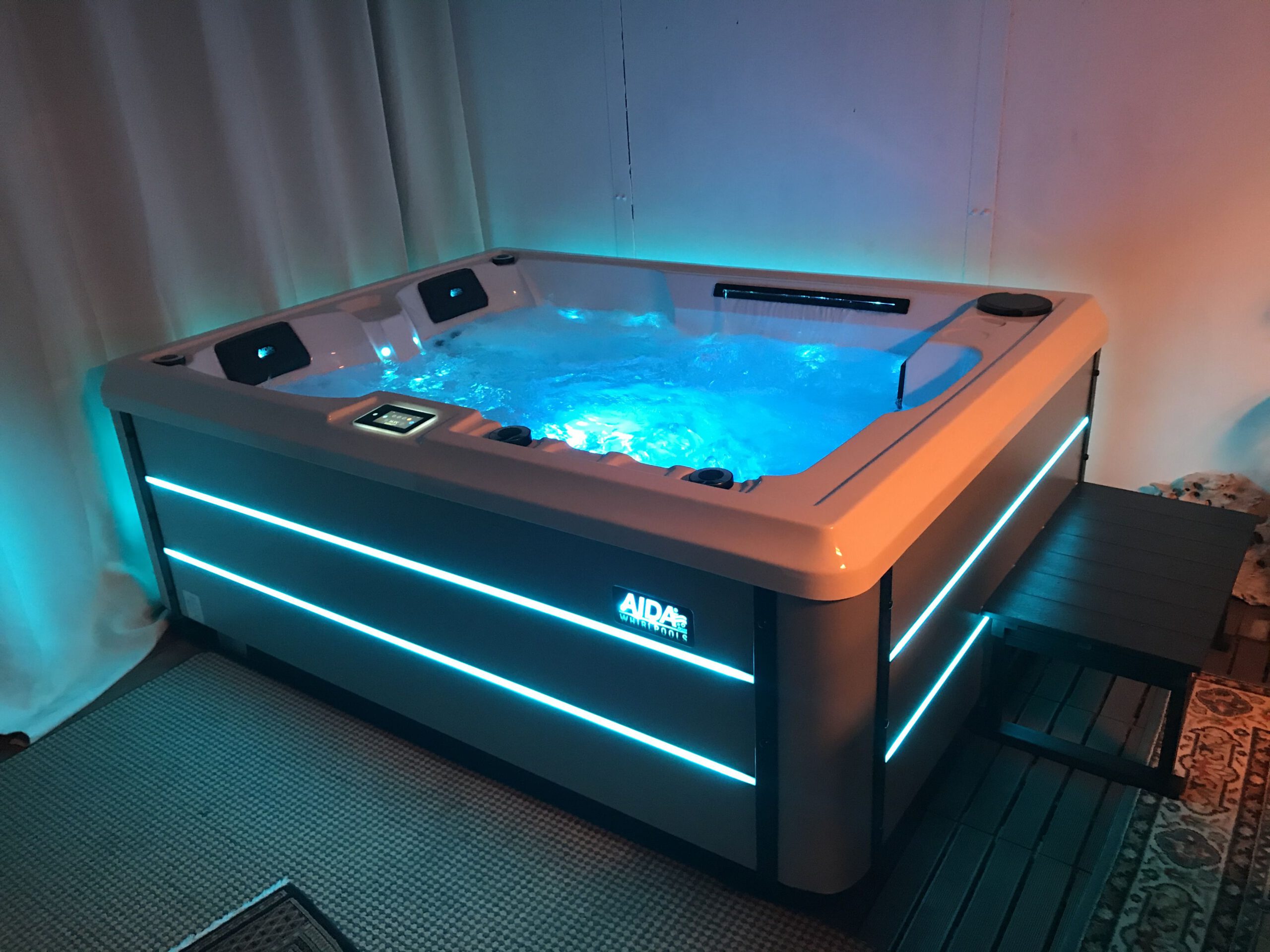 Whirlpool mit LED Beleuchtung